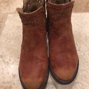 New Pair of Women’s Circle G Booties Size 7 1/2